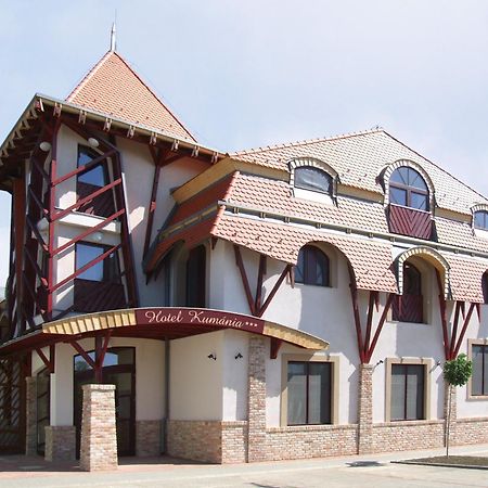 Hotel Kumánia Kisujszallas Esterno foto