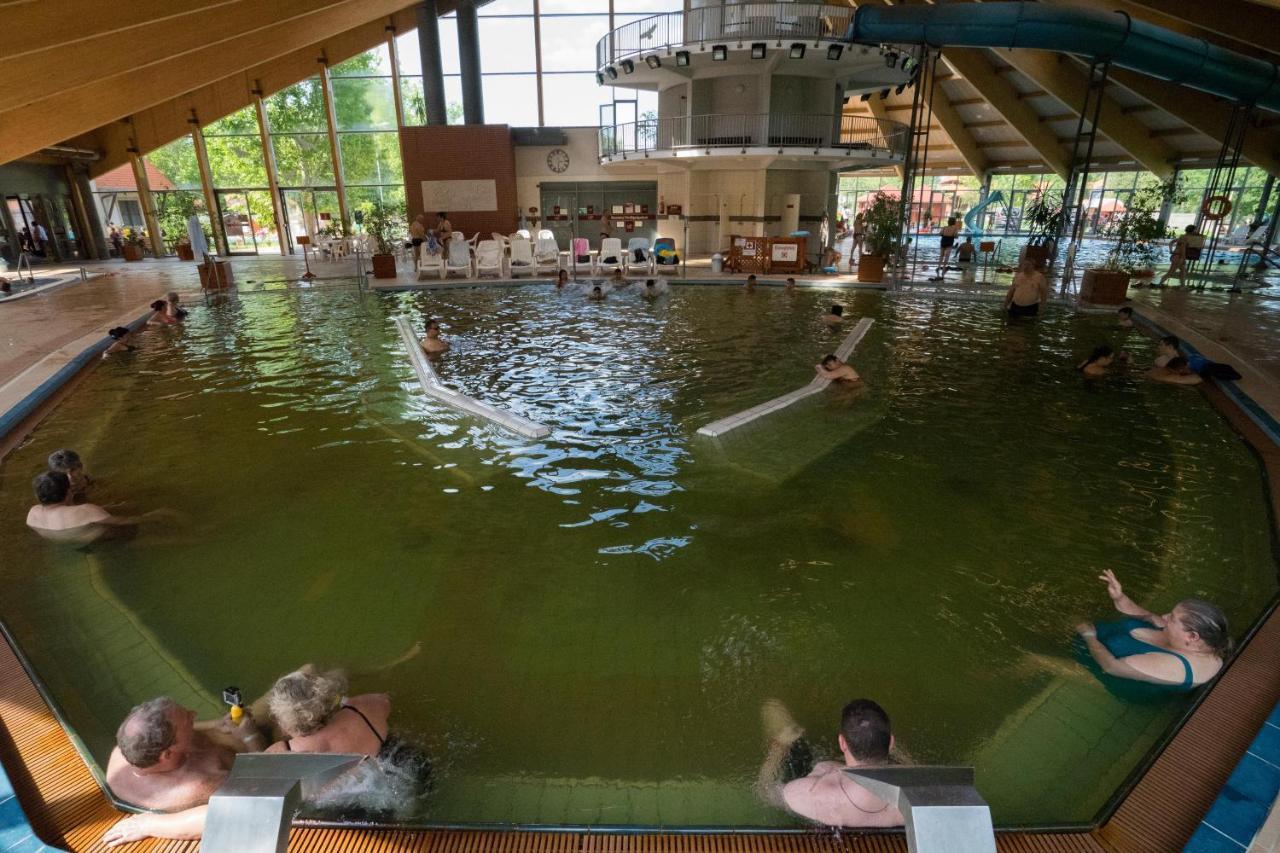 Hotel Kumánia Kisujszallas Esterno foto