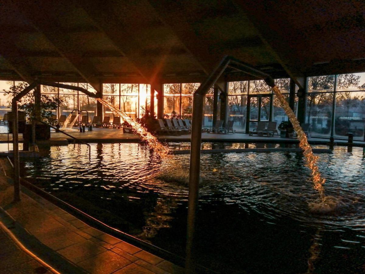 Hotel Kumánia Kisujszallas Esterno foto