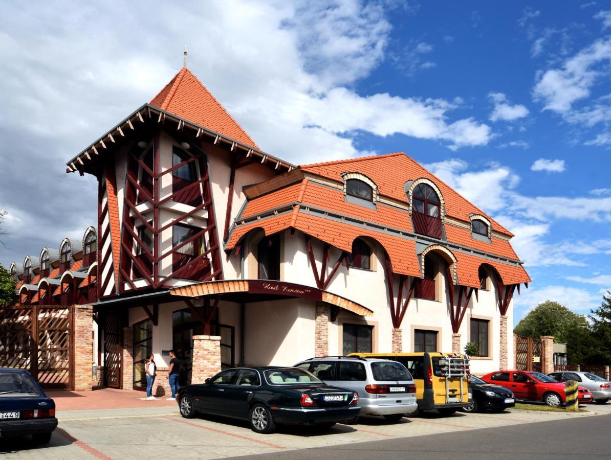 Hotel Kumánia Kisujszallas Esterno foto