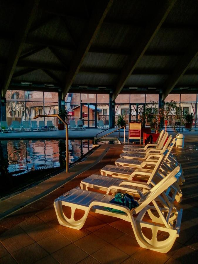 Hotel Kumánia Kisujszallas Esterno foto