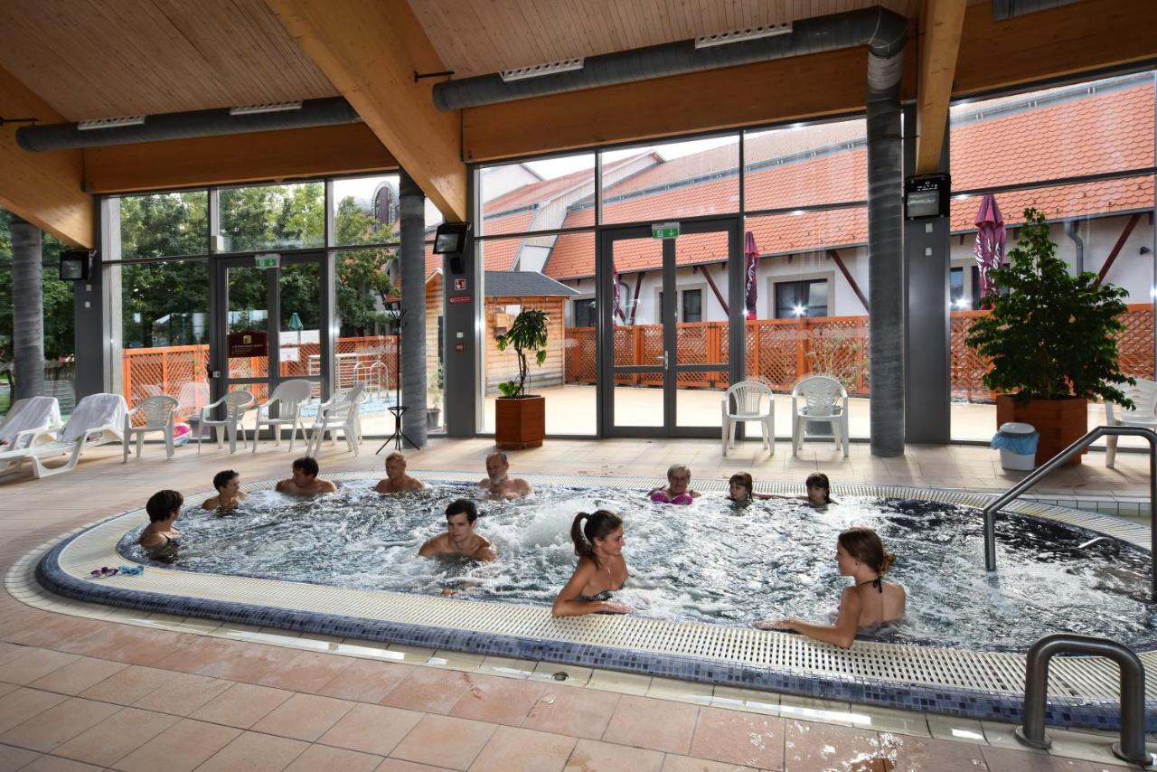 Hotel Kumánia Kisujszallas Esterno foto