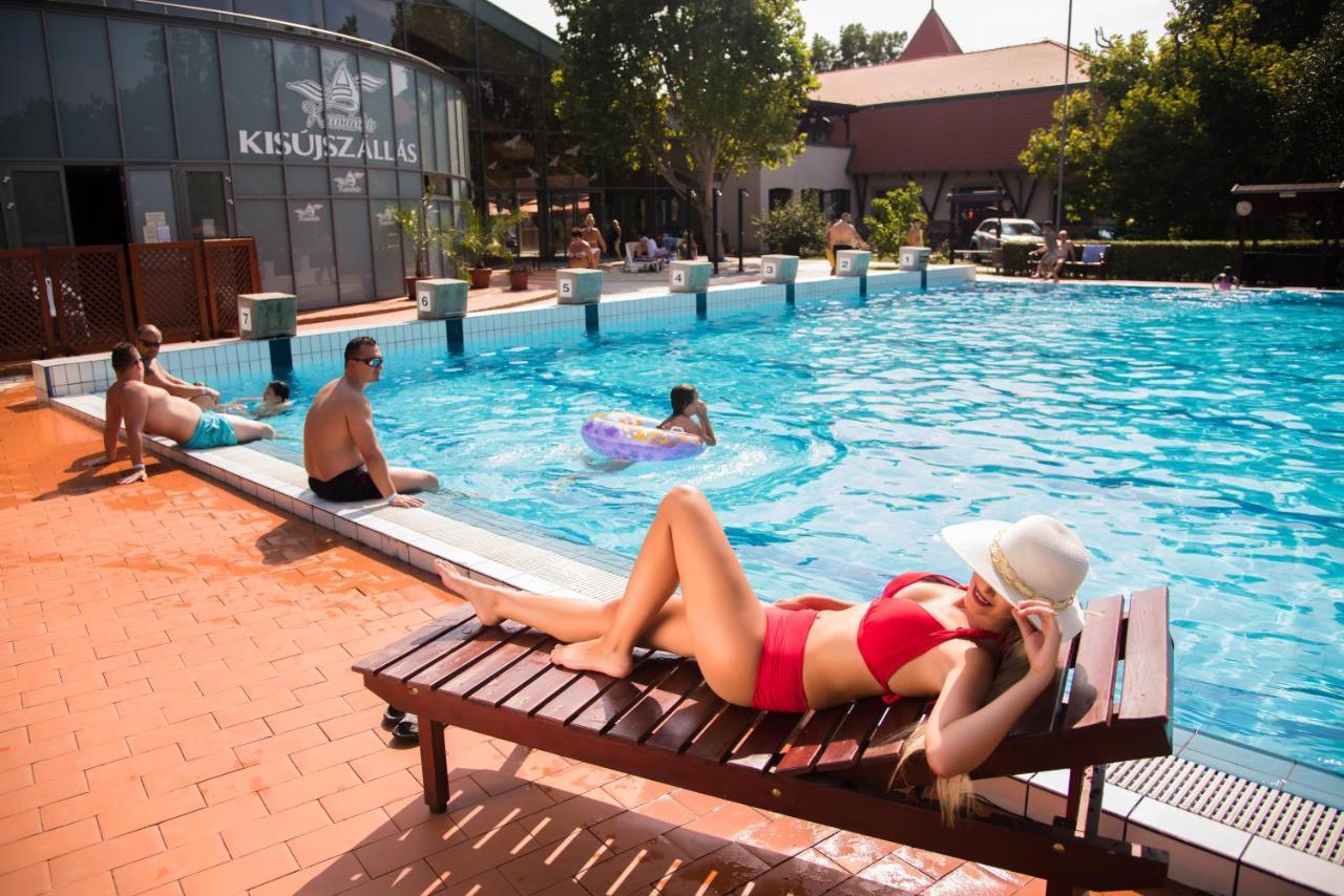 Hotel Kumánia Kisujszallas Esterno foto